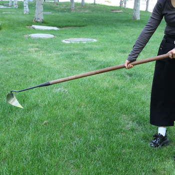 Trikampis kastuvas iš stores mangano plieno žemės ardymui ir griovių kasimui su aštriu galu.