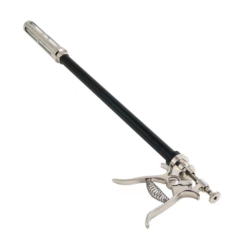 Ветеринарен ваксинен инжектор от неръждаема стомана с дълга ръкохватка, регулируем за прасета, крави и овце — подходящ за животновъдство и аквакултура; работи при нормална температура; качество гарантирано