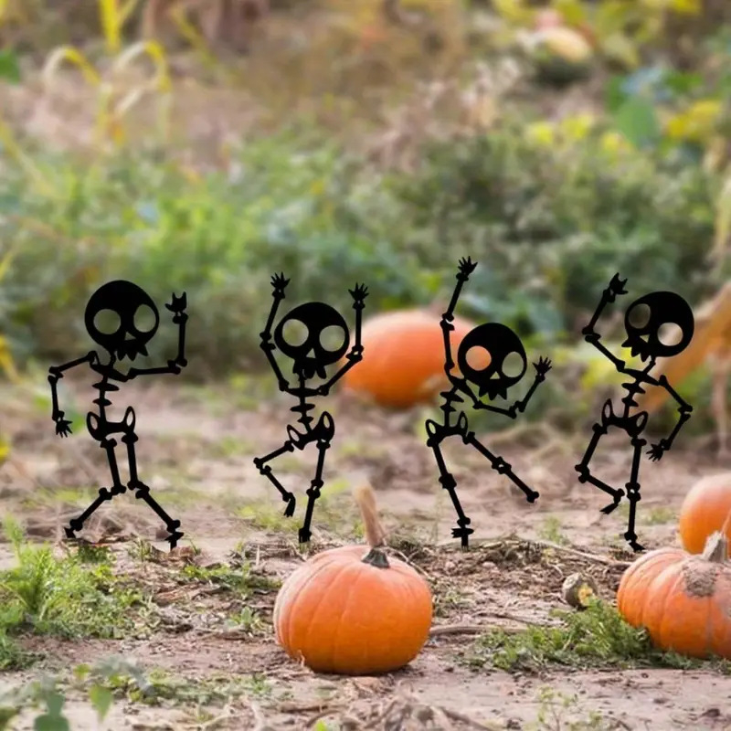 Halloween fém kertdekoráció: koponya-kémlelő macska, modern-minimalista stílus; anyag: vas; kategória: állatok; alkalmas kertre és kültéri helyekre