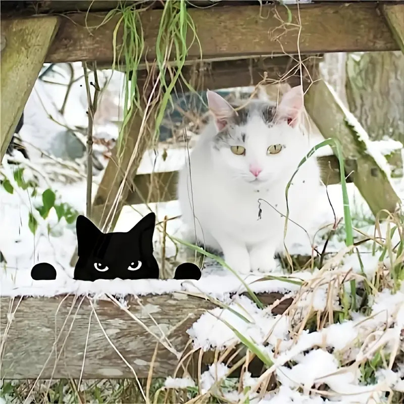 Halloween fém kertdekoráció: koponya-kémlelő macska, modern-minimalista stílus; anyag: vas; kategória: állatok; alkalmas kertre és kültéri helyekre