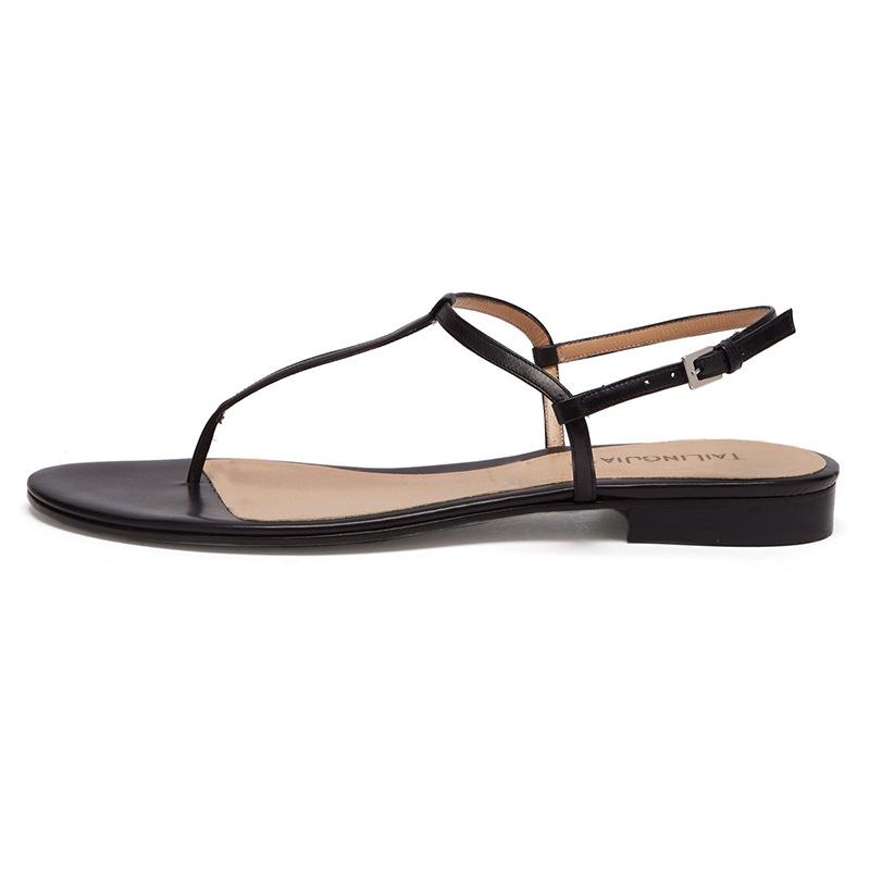 Plus dydžio moterų plokščių sandalų su dirželiais ir sagtimis, apvalios nosies priekinė dalis, guma padas, vidus iš imitacinės odos, kilmė Čengdū, Sičuano