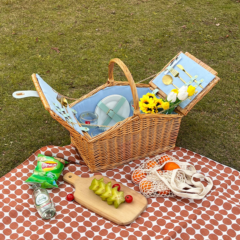 Pikniko krepšys – pintas iš ratano, rankinės formos, modelis Picnic basket, apkrova iki 2,5 kg, su dangčiu