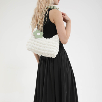 Válltáska – városi minimalist stílus, különleges anyag, cipzáras zárás, vízszintes négyzetes forma, poliészter bélés