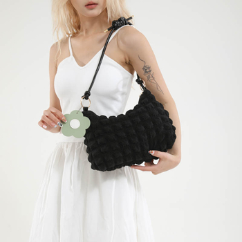 Válltáska – városi minimalist stílus, különleges anyag, cipzáras zárás, vízszintes négyzetes forma, poliészter bélés