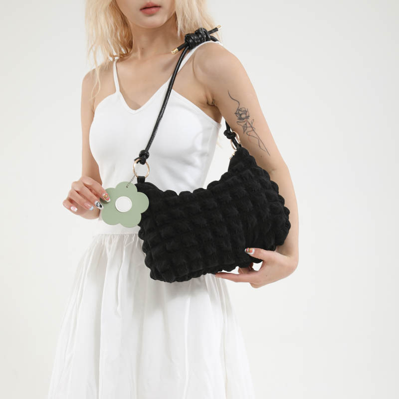 Válltáska – városi minimalist stílus, különleges anyag, cipzáras zárás, vízszintes négyzetes forma, poliészter bélés