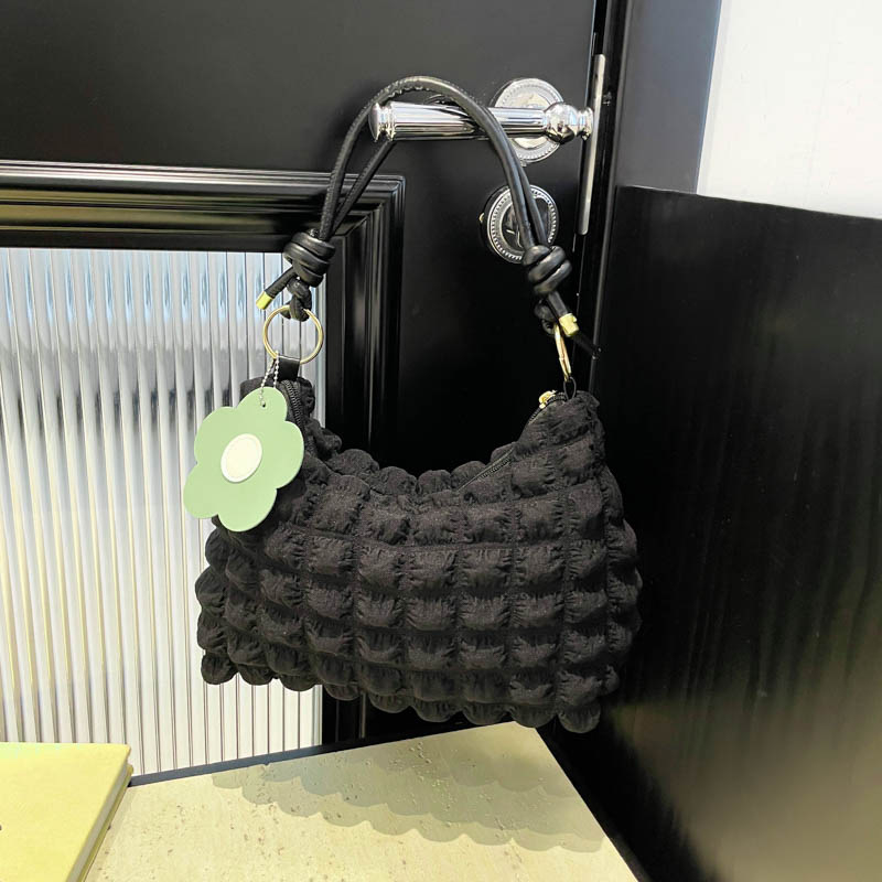 Válltáska – városi minimalist stílus, különleges anyag, cipzáras zárás, vízszintes négyzetes forma, poliészter bélés