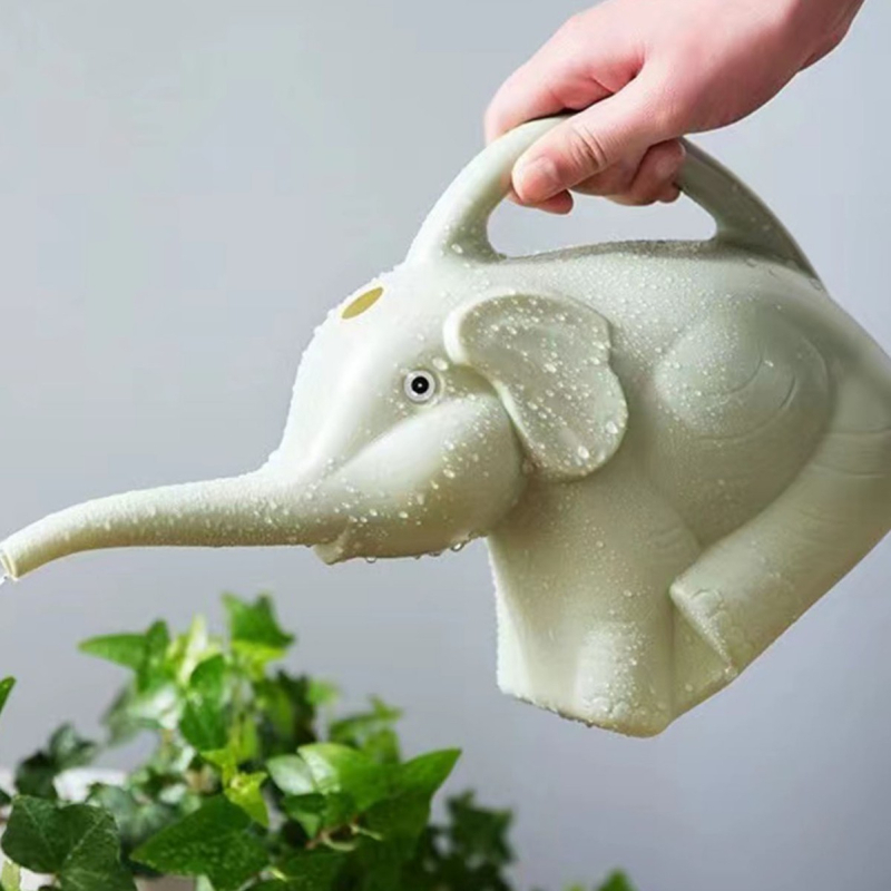 Elefánt alakú öntözőkanna hosszú csőrrel otthoni kertészkedéshez – PP anyag, 2 L kapacitás, öntöző/spray palack