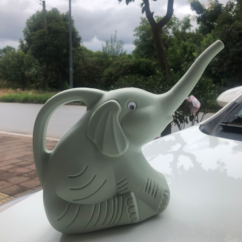 Elefánt alakú öntözőkanna hosszú csőrrel otthoni kertészkedéshez – PP anyag, 2 L kapacitás, öntöző/spray palack