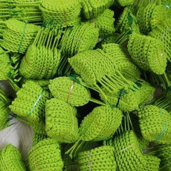 Плетена слънчогледова листна прежда - ръчни листни елементи, полуготови плетени изделия, букет рози; Марка: Друг; 3C категория: Играчки 14+; Подходяща възраст: 61+