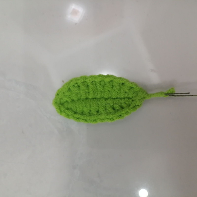 Плетена слънчогледова листна прежда - ръчни листни елементи, полуготови плетени изделия, букет рози; Марка: Друг; 3C категория: Играчки 14+; Подходяща възраст: 61+