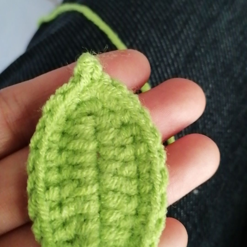 Плетена слънчогледова листна прежда - ръчни листни елементи, полуготови плетени изделия, букет рози; Марка: Друг; 3C категория: Играчки 14+; Подходяща възраст: 61+