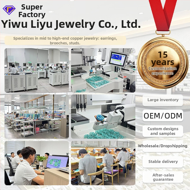 Брошка Коледна елха с елени и панделка — луксозен стил (Материал: мед; Обработка: електроплакиране; Тип: брошка)