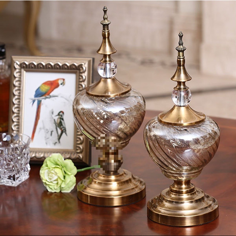 Съд-образна декоративна скулптура, модерен художествен стил; материал: сплав със сребърно/златно покритие; занаят: друго; идея за подарък: рожден ден