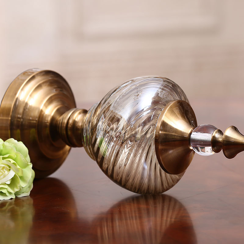 Съд-образна декоративна скулптура, модерен художествен стил; материал: сплав със сребърно/златно покритие; занаят: друго; идея за подарък: рожден ден