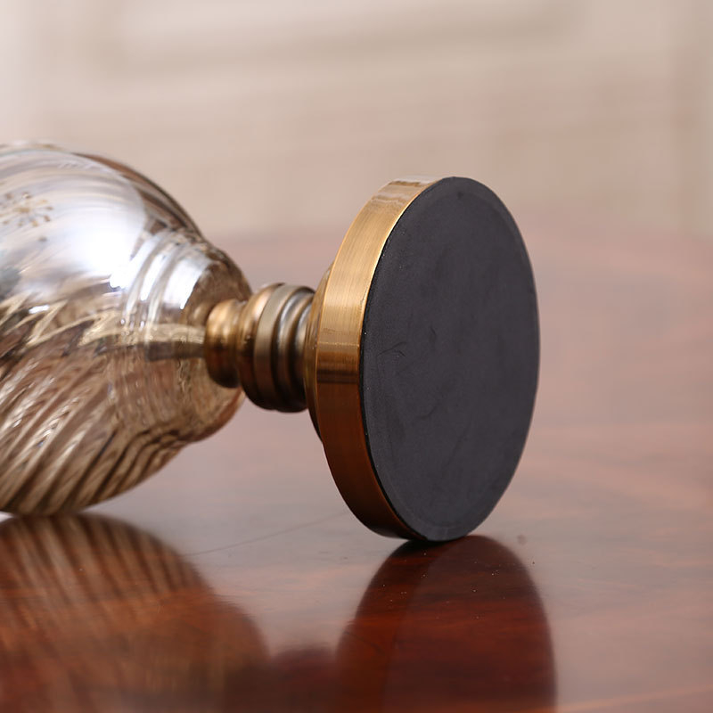 Съд-образна декоративна скулптура, модерен художествен стил; материал: сплав със сребърно/златно покритие; занаят: друго; идея за подарък: рожден ден