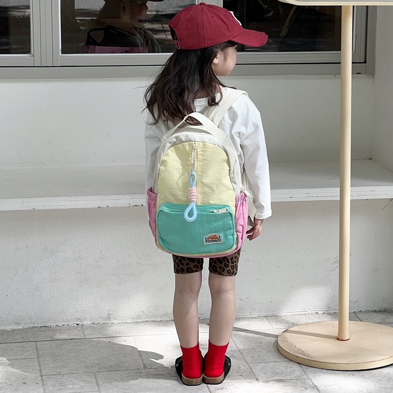 Детска чанта за детска градина — лека дишаща материя, извити презрамки, шарка с букви, полиестерова подплата, подходяща за ежедневна употреба