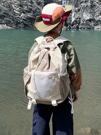 Gyerek hátizsák – uniszex, nylon, könnyű, gerincvédő, ívelt vállpántok, poliészter bélés, színkoordinált mintázat