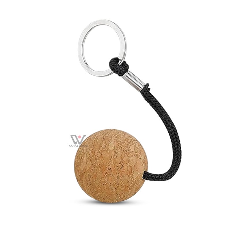 Drveni ključ s kuglom od pluta, lasersko logo, moderan minimalistički dizajn; materijal: drvo+PU; model: drveni ključ