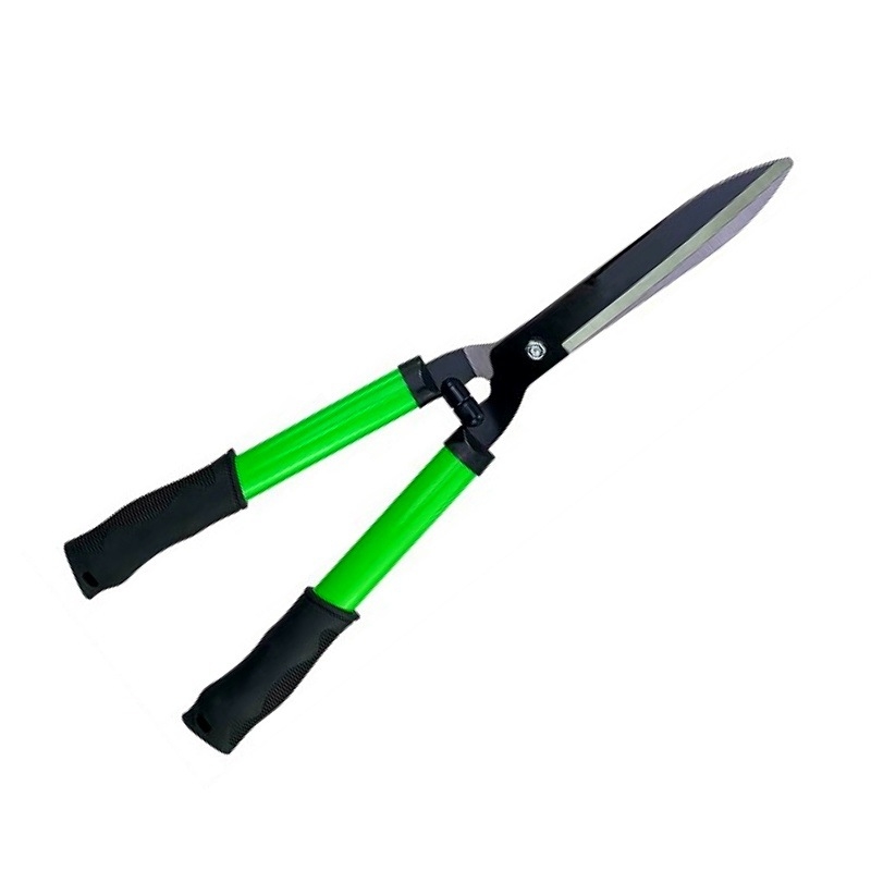 Genėjimo žirklės storoms ir aukštoms šakoms – sodo genėjimo įrankis šalia tvoros