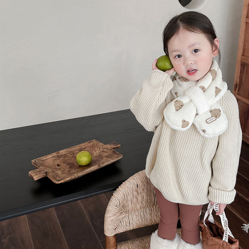 Šalikas iš medvilnės su pūkuota tekstūra, animacinių filmų raštas, stačiakampė forma, žiemos šiluma