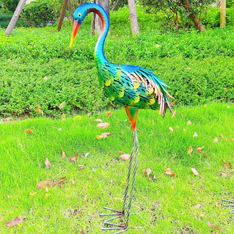 Kültéri vasból készült daru dísz – modern minimalistus kert-szobor, gravírozott és polírozott