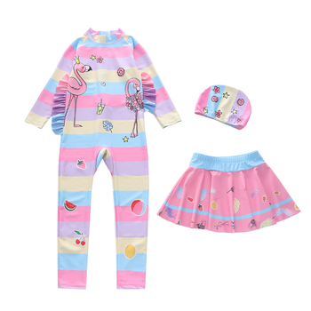 Κοριτσίστικο ολόσωμο μαγιό με UV προστασία, από πολυεστέρα με εσωτερική πολυεστερική επένδυση, για ηλικίες 2–10 ετών, κατάλληλο για κολύμβηση και θαλάσσια σπορ.