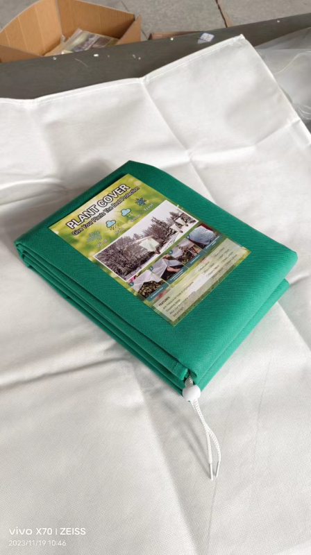 Sodininkystės apsauginė uždanga (Tipas: Sodininkystės apsauginė uždanga; Medžiaga: neaustas audinys; Paskirtis: Žiemos augalų apsauga; Prekės ženklas: Rui geng)