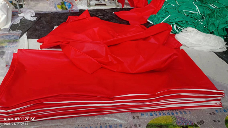 Sodininkystės apsauginė uždanga (Tipas: Sodininkystės apsauginė uždanga; Medžiaga: neaustas audinys; Paskirtis: Žiemos augalų apsauga; Prekės ženklas: Rui geng)