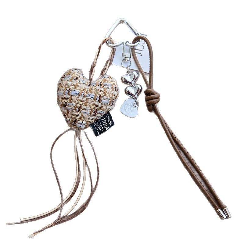 Textilből készült táska függő medál – szív alakú masnival, INS-stílus, fél kézzel készített, 2025 nyár, poggyász kiegészítő