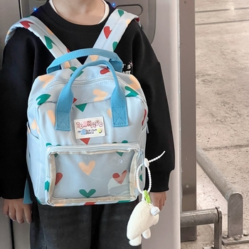 Gyerek hátizsák, könnyű vászonból, lélegző és kopásálló, gyerekes stílus, geometriai mintázat, nyár 2025