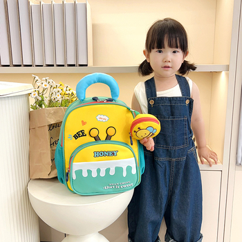 Ruksaks bērnudārzam un 1.–3. klasei, viegls un ar lielu ietilpību, neilons, elpojošs un ļoti viegls, gaisa spilvena plecu siksnas, poliestera odere, dzīvnieku raksts (mazā bites attēls), unisex