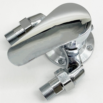 Paviršinis montuojamas trikampis dušo maišytuvas su karšto/šalto vandens mišiniu – 0–90°C diapazonas, darbinis slėgis 1,6 MPa, srautas 10 L/min