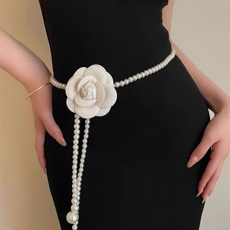 Талийна верига с перли и камелия – винтидж стил, единична обиколка, ширина под 2 см