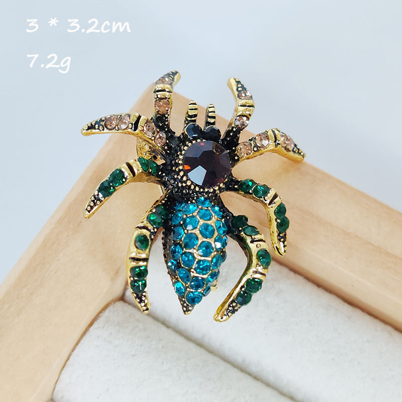 Rovar alakú retro kitűző; anyag: cink ötvözet; funkciók: emlék, kettős használat, ajándék.