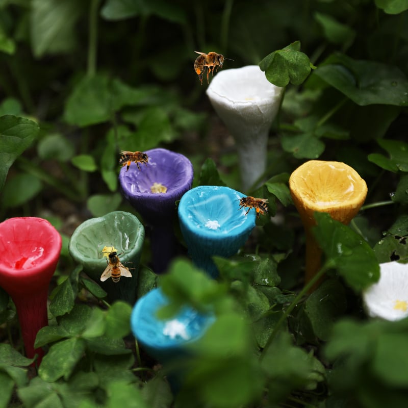 Gyantából készült méh ivó pohár virágos motívummal – pastoral asztali dekoráció