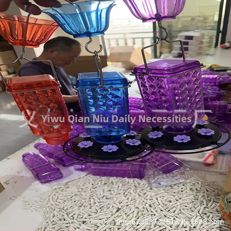 Хранилка за птици за двор, висяща, пластмасова, стил модерно изкуство, изработена чрез инжекционно формоване