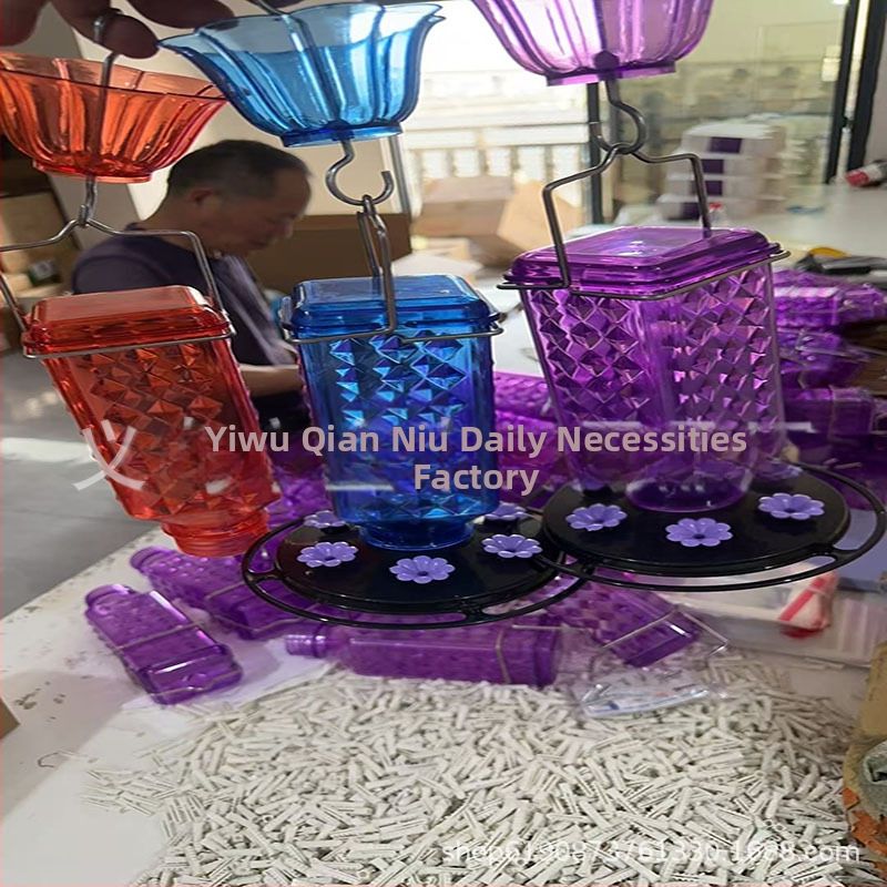 Хранилка за птици за двор, висяща, пластмасова, стил модерно изкуство, изработена чрез инжекционно формоване