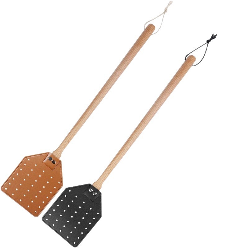 Odinė musėms plaktuvė su ilga bukmedžio rankena — tvirta konstrukcija, netoksiška, personalizavimo galimybė