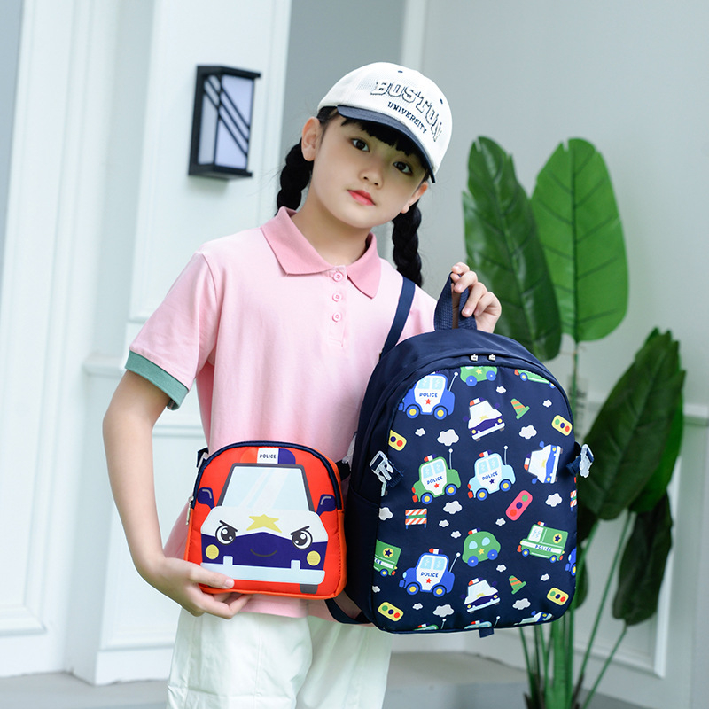 Levehető gyerek hátizsák autó mintával, uniszex, nylon anyag, bővíthető kialakítás, görbe vállpántok