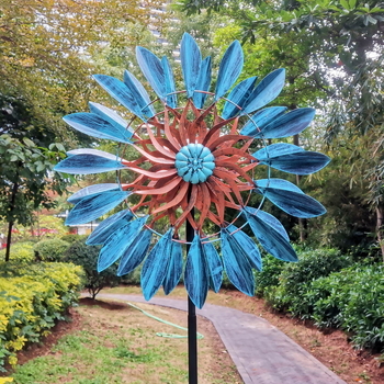 Kerti vasból készült szélmalom dekoráció 360°-os dupla oldalú forgással, állványos kivitel, modern minimalist stílus, hegesztett kivitel, Xiamen Senwei márka