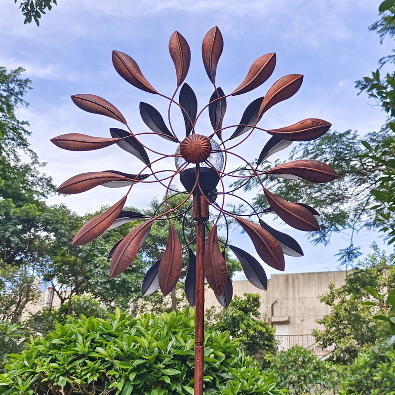 Kerti vasból készült szélmalom dekoráció 360°-os dupla oldalú forgással, állványos kivitel, modern minimalist stílus, hegesztett kivitel, Xiamen Senwei márka