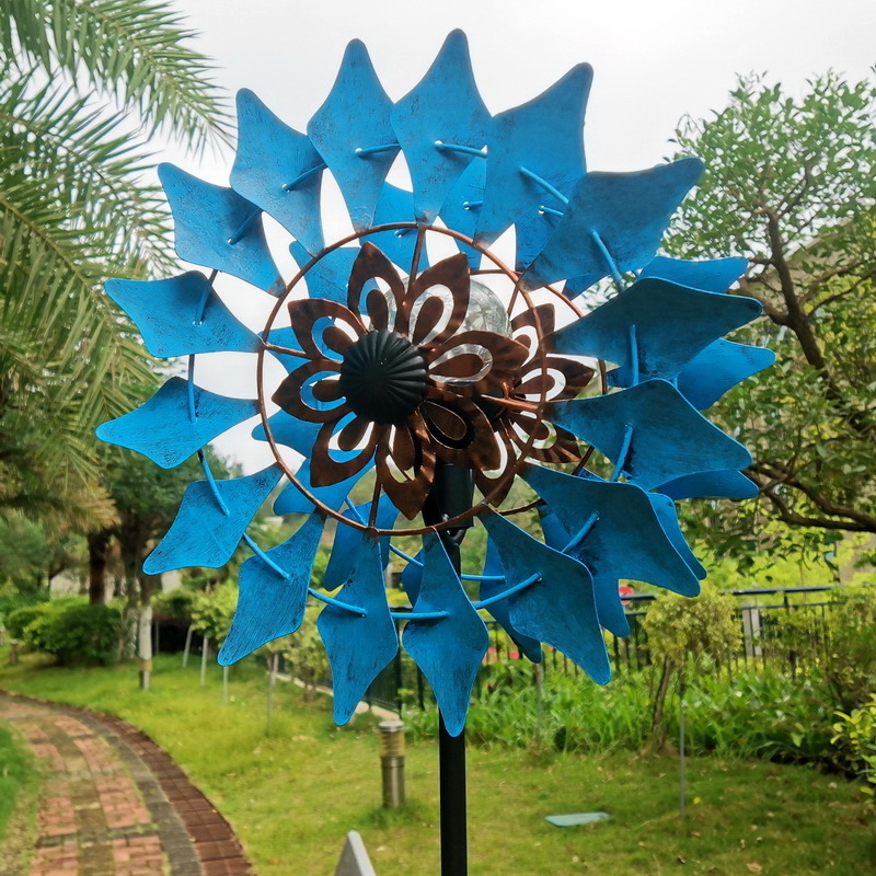 Kerti vasból készült szélmalom dekoráció 360°-os dupla oldalú forgással, állványos kivitel, modern minimalist stílus, hegesztett kivitel, Xiamen Senwei márka