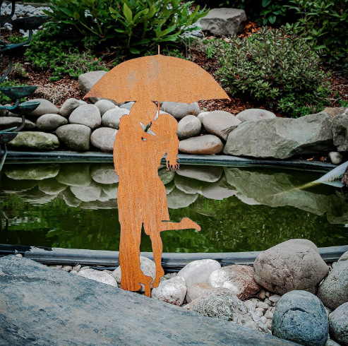 Kovácsoltvas kertdísz modern minimalist stílussal, virágtartó betéttel