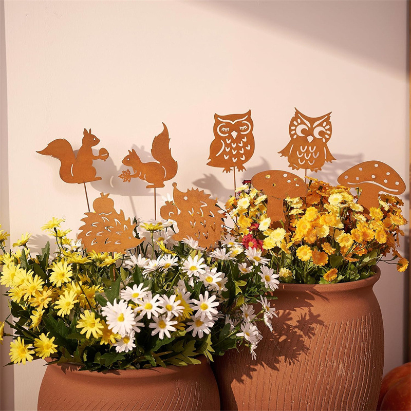 Fém állatsziluett dekoráció: bagoly, gomba, mókus, sündisznó – kültéri kerthez