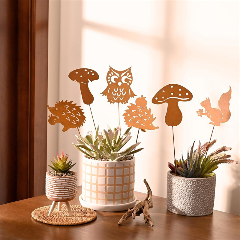 Fém állatsziluett dekoráció: bagoly, gomba, mókus, sündisznó – kültéri kerthez