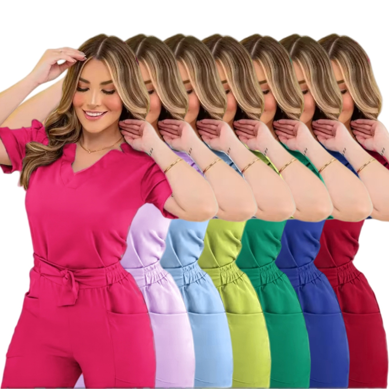 Unisex medicīniskā scrubs komplekts; tops ar īsām piedurknēm un V formas kakla izgriezumu un bikses; mitrumu vadājošs poliestera/elastāna maisījums (90–95% poliesters, līdz 30% elastāns); vasaras svars.