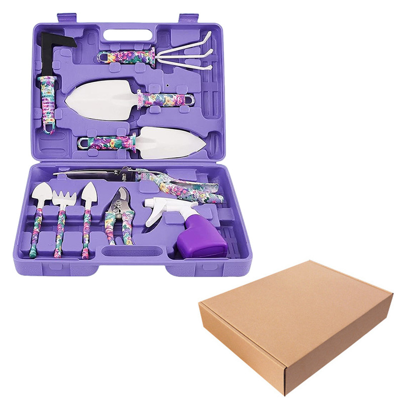 Kertészeti szerszámkészlet: ásó, metszőolló és permetező; vasfejű, műanyag fogantyúval; erkélyre, cserepekbe és a kertbe.