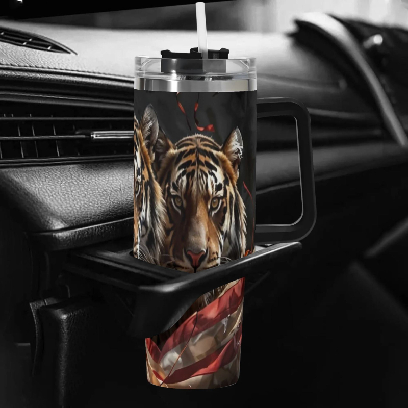 Изолиран автомобилен пътуващ чаша с ръкохватка и сламка — вътрешност 304 стомана, външна обвивка 201 стомана, вакуумна изолация 0–6 ч, възможност за персонализирано лого