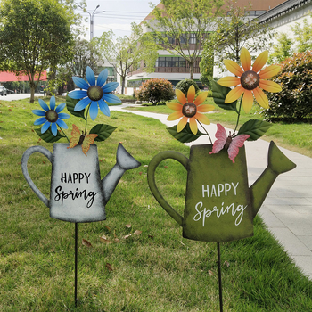 Vasból készült kertdekoráció, idillikus stílusú, virágtartó kültéri kerthez