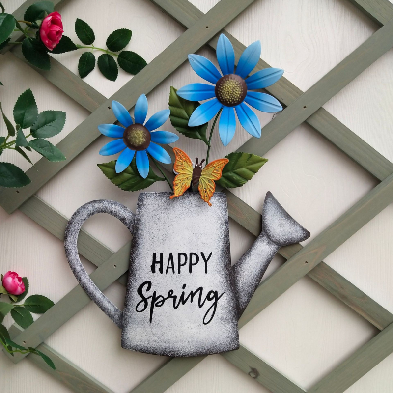 Vasból készült kertdekoráció, idillikus stílusú, virágtartó kültéri kerthez